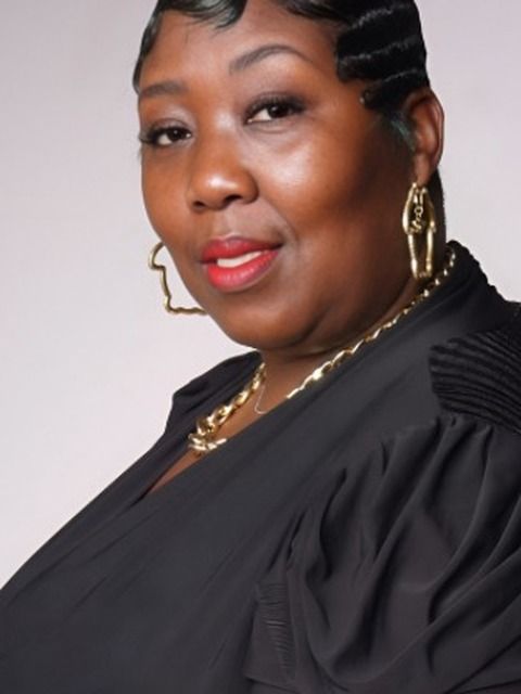 Nikki, hairstylist at DiVine Stylez
